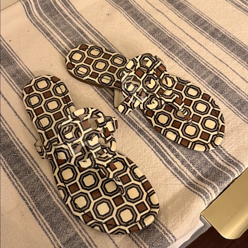 Tory burch Miller Patent Printed Sandal. Size 6 - Picture 4 of 9